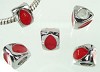 Pandora-style metalen  driehoek met epoxy 10X8 mm Rood