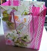 Cadeautasje met  Roz� bloemen 14x11,5x6,5  cm