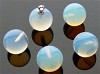 Natuursteen plaksteen 4 mm met halfgeboord gat 0,7 mm White Opal