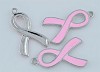 Metalen hanger/bedel strikje pink ribbon met epoxy ca. 31x18 mm Lichtroze 