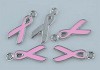 Metalen hanger/bedel strikje pink ribbon met epoxy ca. 20x9 mm Lichtroze 